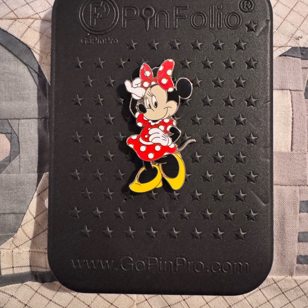 Minnie Mouse Enamel Pin